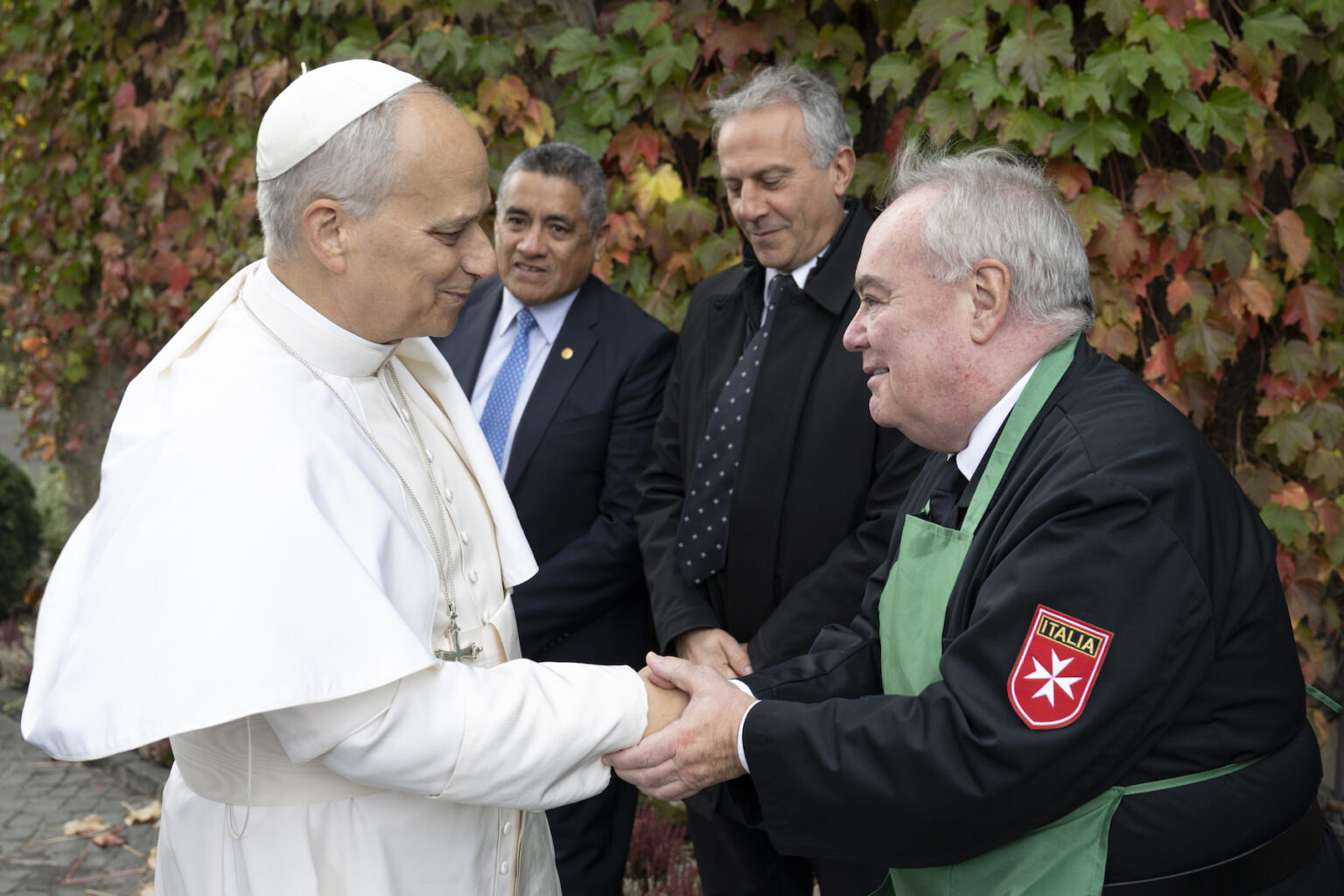 le Grand Maître de l’Ordre de Malte participe à un déjeuner pour les personnes dans le besoin